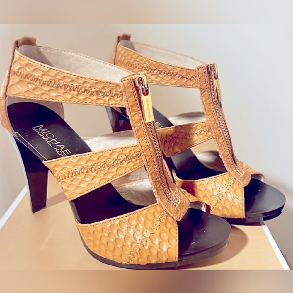 Michael Kors Berkeley T Strap Peanut Sandal